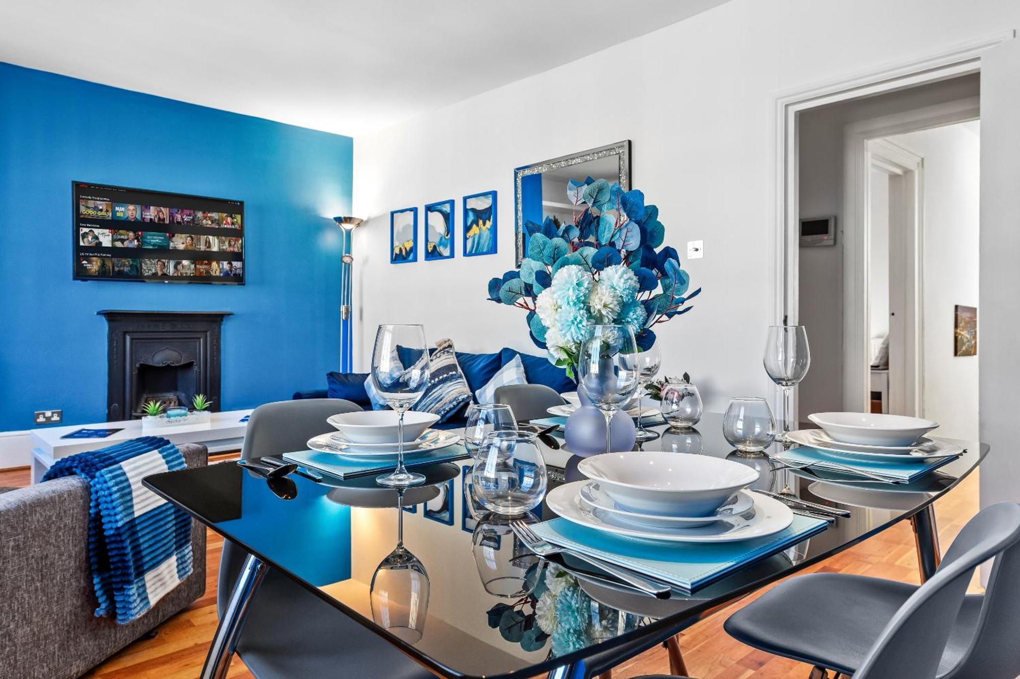 Balcony Blue Theme 1 Bedroom Central London Luxury Flat Near Hyde Park! Accommodates Up To 6! Double Sofa Bed And Next To Station! Exteriör bild