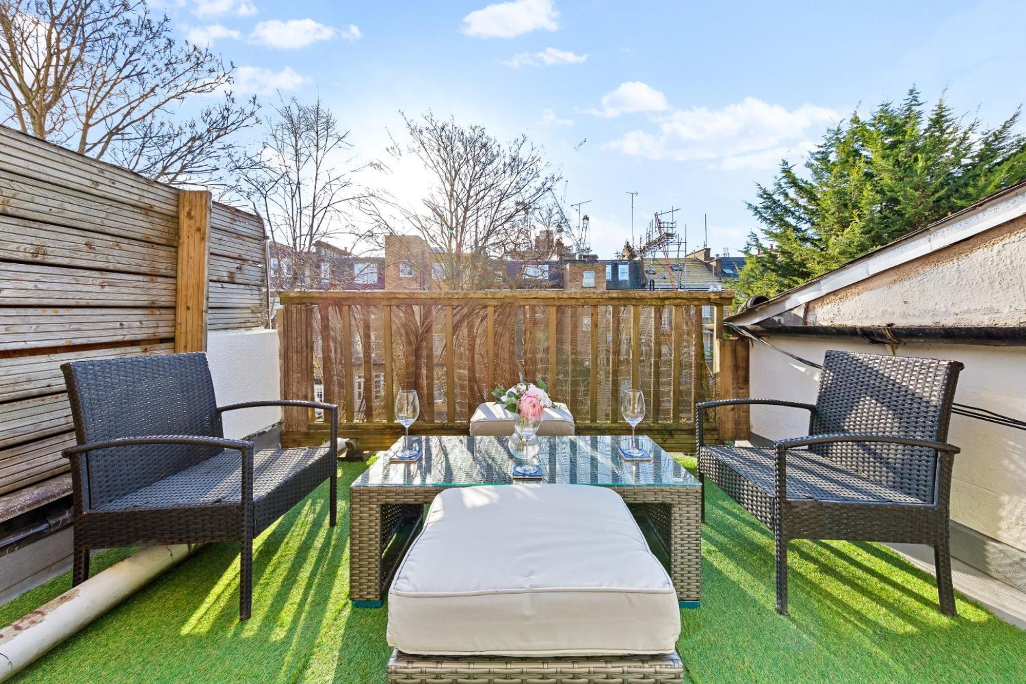 Balcony Blue Theme 1 Bedroom Central London Luxury Flat Near Hyde Park! Accommodates Up To 6! Double Sofa Bed And Next To Station! Exteriör bild