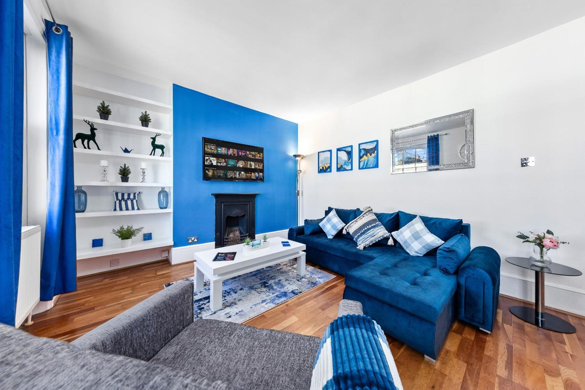 Balcony Blue Theme 1 Bedroom Central London Luxury Flat Near Hyde Park! Accommodates Up To 6! Double Sofa Bed And Next To Station! Exteriör bild