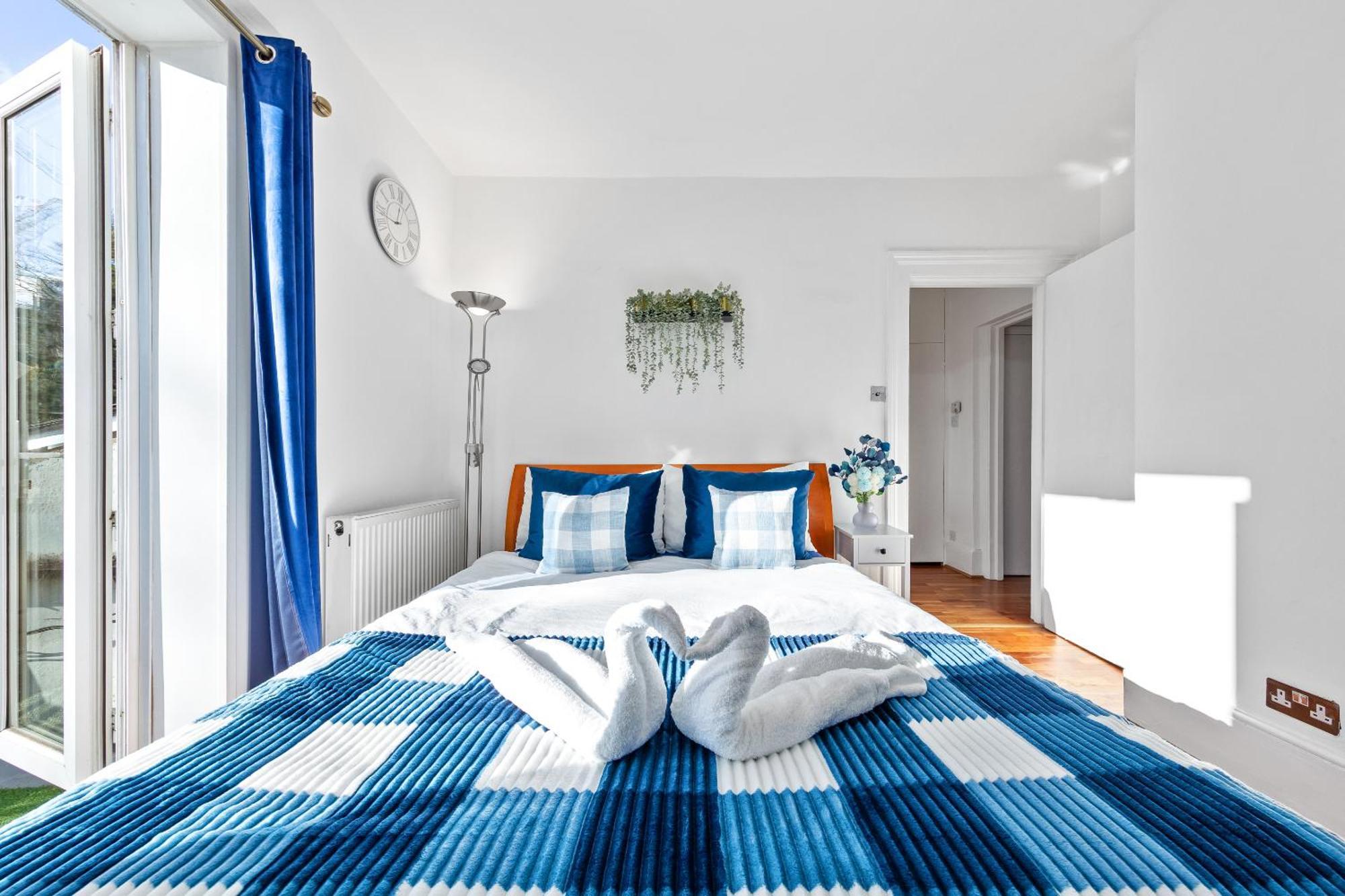 Balcony Blue Theme 1 Bedroom Central London Luxury Flat Near Hyde Park! Accommodates Up To 6! Double Sofa Bed And Next To Station! Exteriör bild