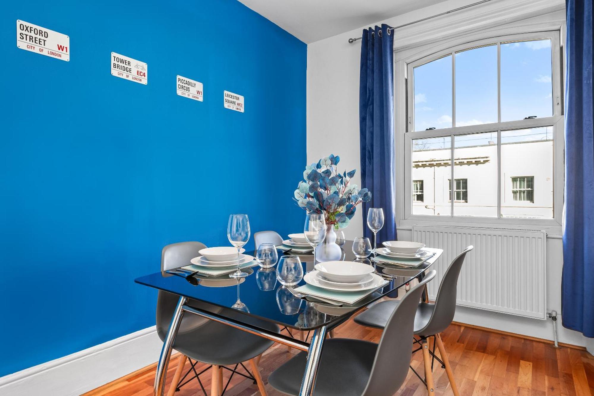 Balcony Blue Theme 1 Bedroom Central London Luxury Flat Near Hyde Park! Accommodates Up To 6! Double Sofa Bed And Next To Station! Exteriör bild