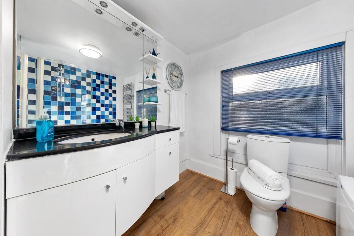 Balcony Blue Theme 1 Bedroom Central London Luxury Flat Near Hyde Park! Accommodates Up To 6! Double Sofa Bed And Next To Station! Exteriör bild