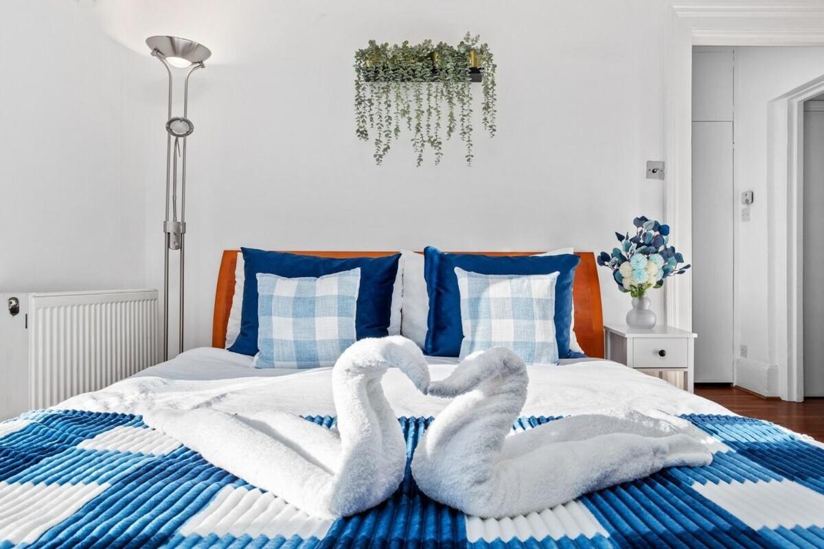 Balcony Blue Theme 1 Bedroom Central London Luxury Flat Near Hyde Park! Accommodates Up To 6! Double Sofa Bed And Next To Station! Exteriör bild