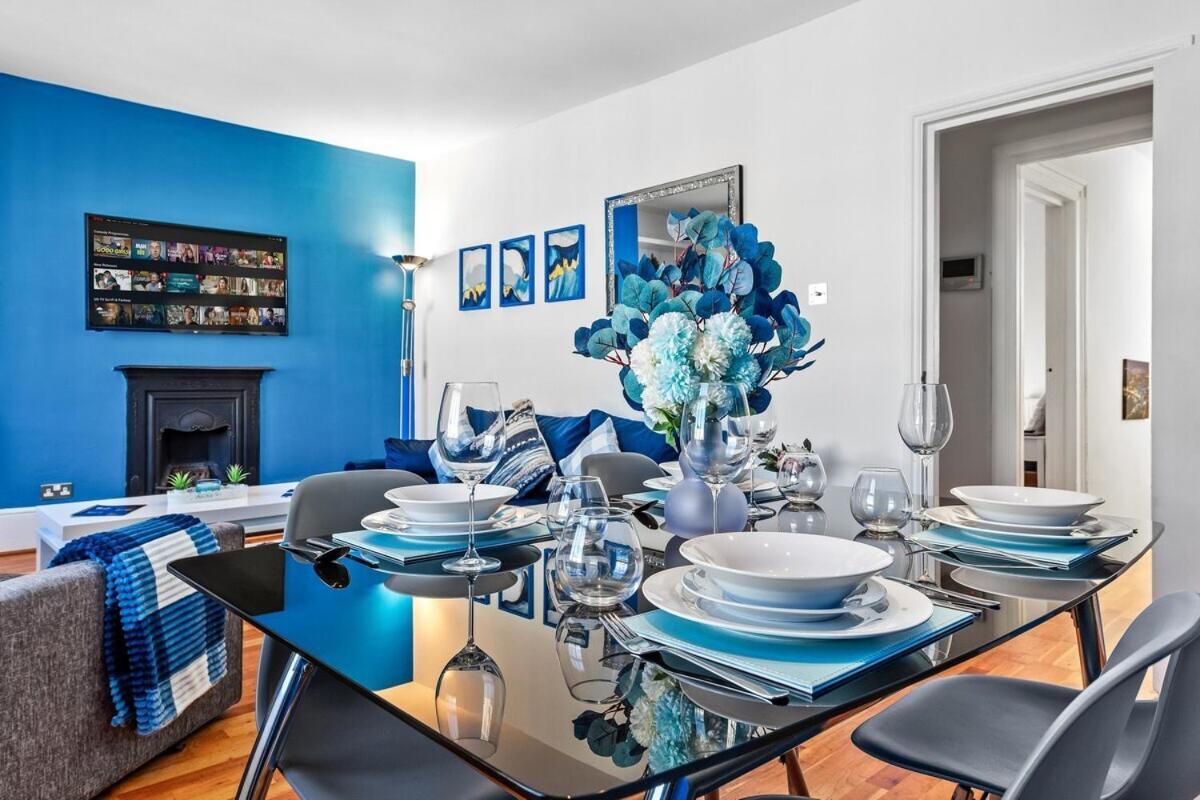Balcony Blue Theme 1 Bedroom Central London Luxury Flat Near Hyde Park! Accommodates Up To 6! Double Sofa Bed And Next To Station! Exteriör bild