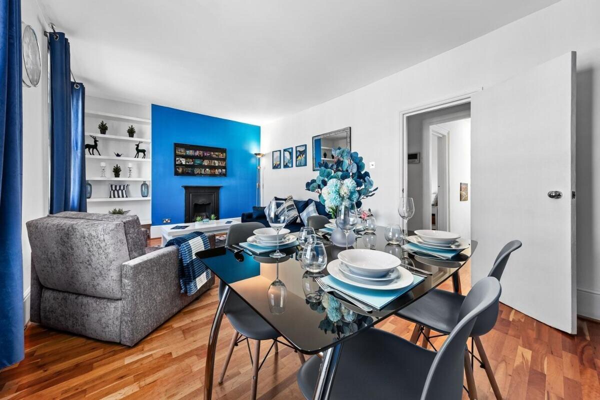 Balcony Blue Theme 1 Bedroom Central London Luxury Flat Near Hyde Park! Accommodates Up To 6! Double Sofa Bed And Next To Station! Exteriör bild