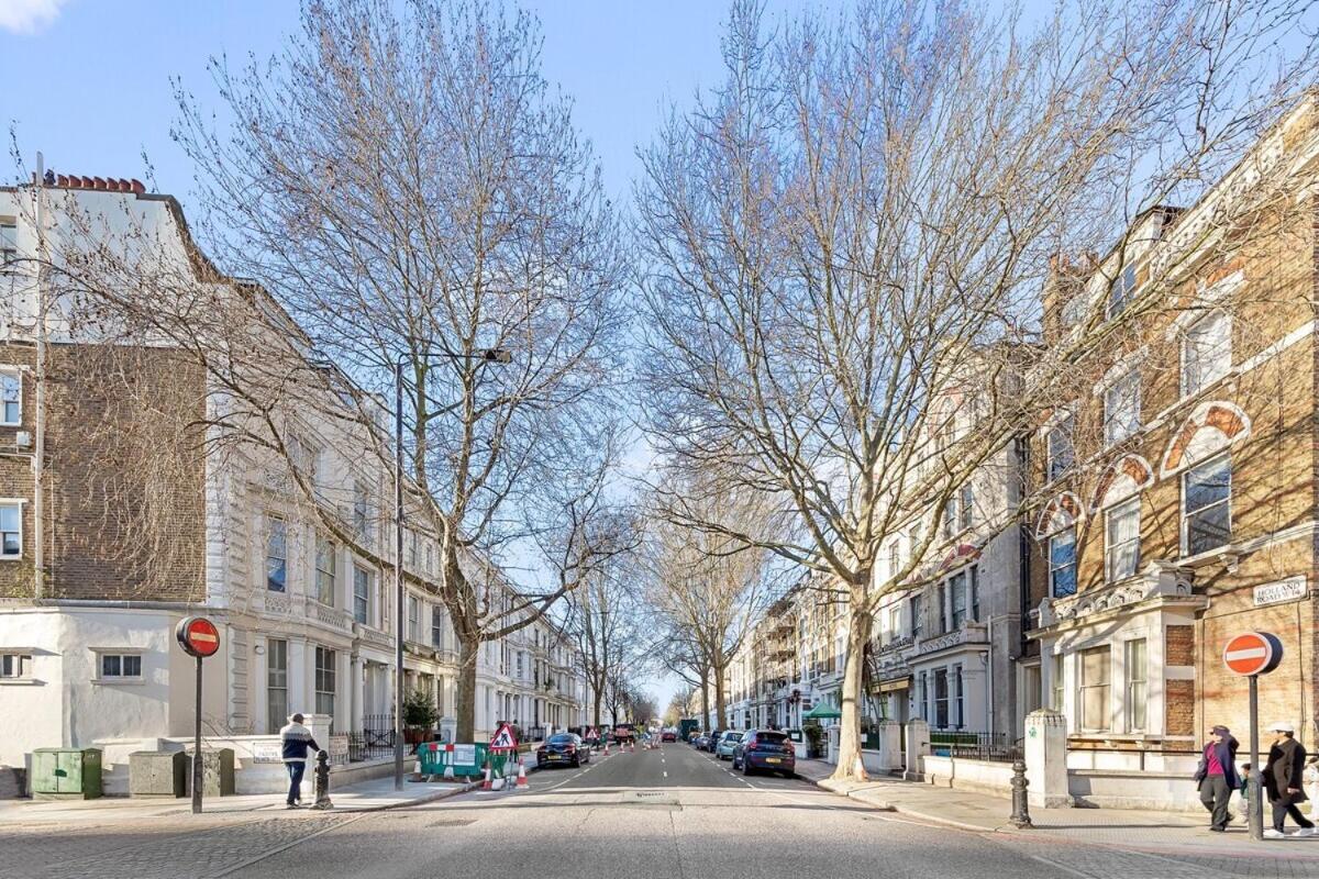 Balcony Blue Theme 1 Bedroom Central London Luxury Flat Near Hyde Park! Accommodates Up To 6! Double Sofa Bed And Next To Station! Exteriör bild